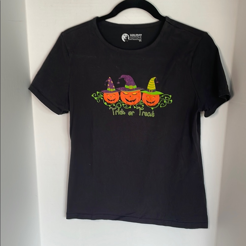 Holiday Editions Black Tee with Pumpkin Trio āTrick or Treatā womenās size small